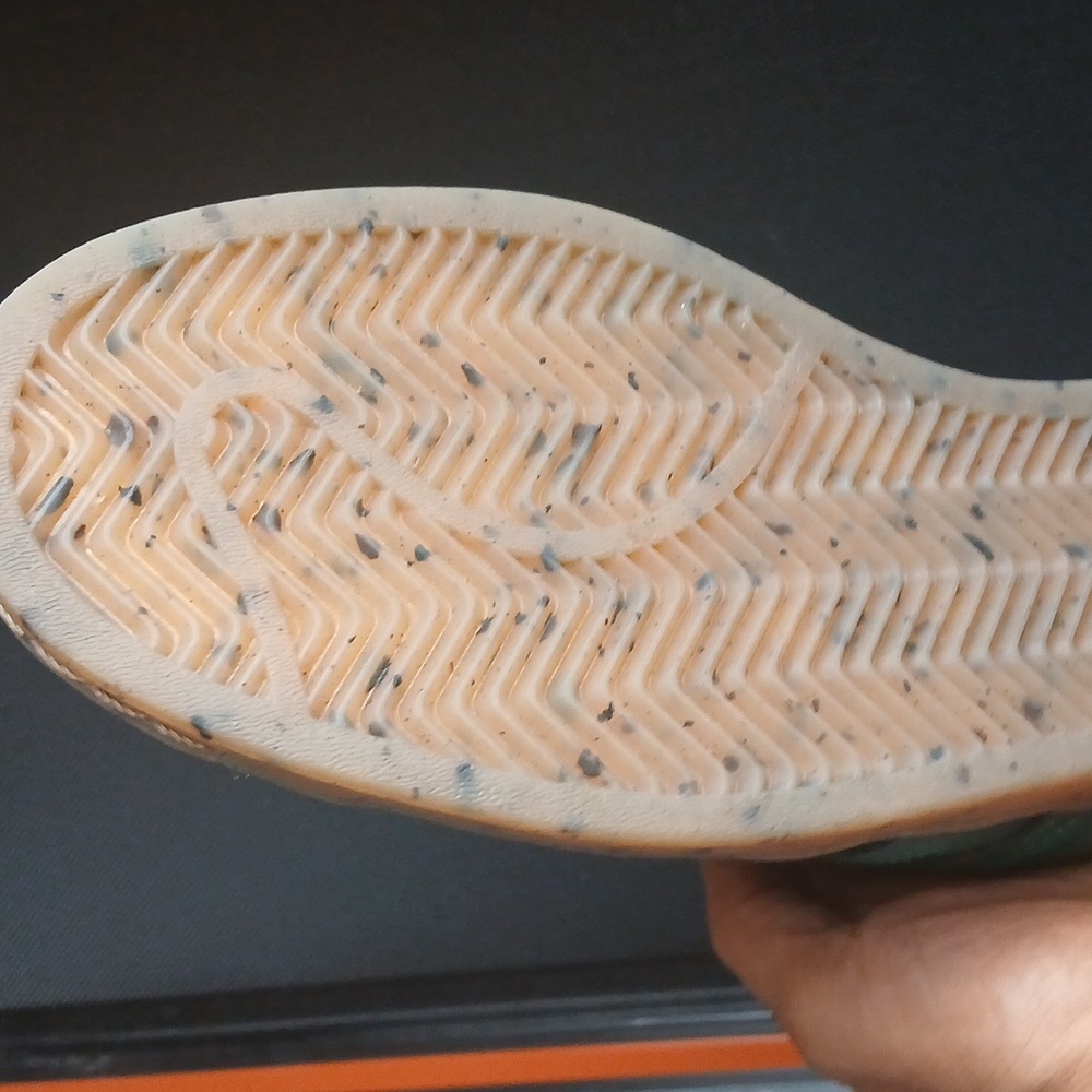 Adidas Forest Green Sneakers with Speckled Sole - Picture 2 of 9